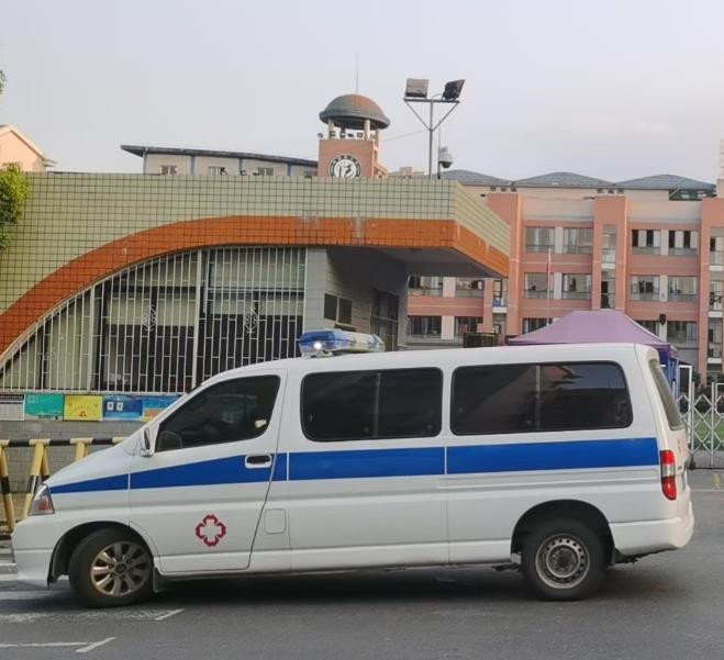 顺义救护车出租护送骨折病人一公里多少钱